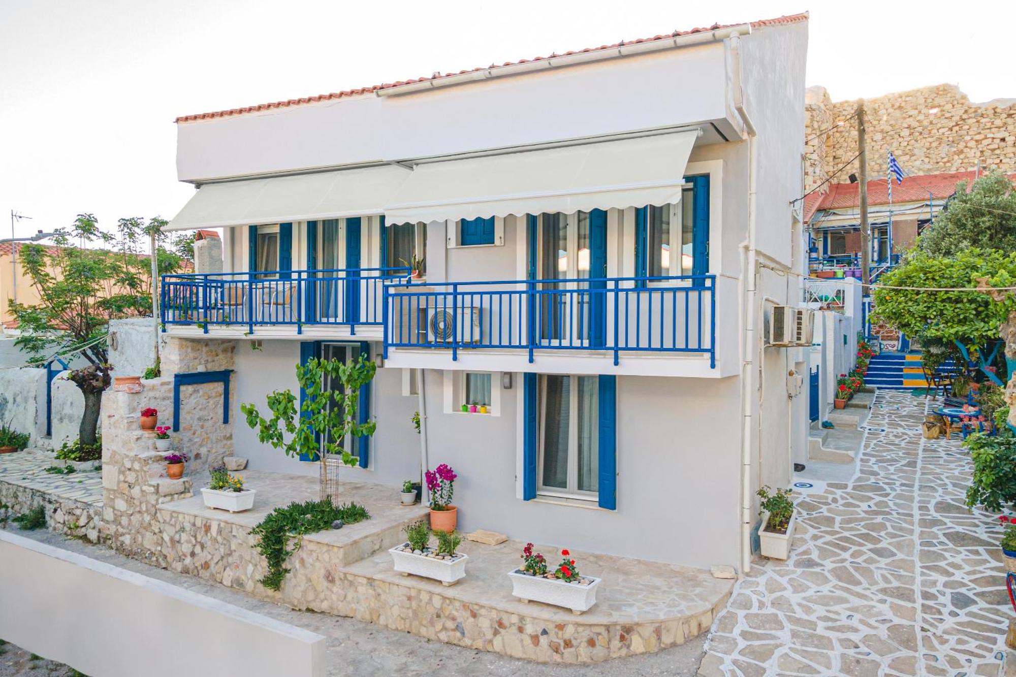 Pythagoreio Blue Street With Terrace Pythagóreion